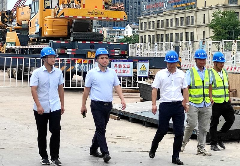 公司黨委書記、董事長錢申春到軌道3號線南延2標(biāo)項目檢查指導(dǎo)