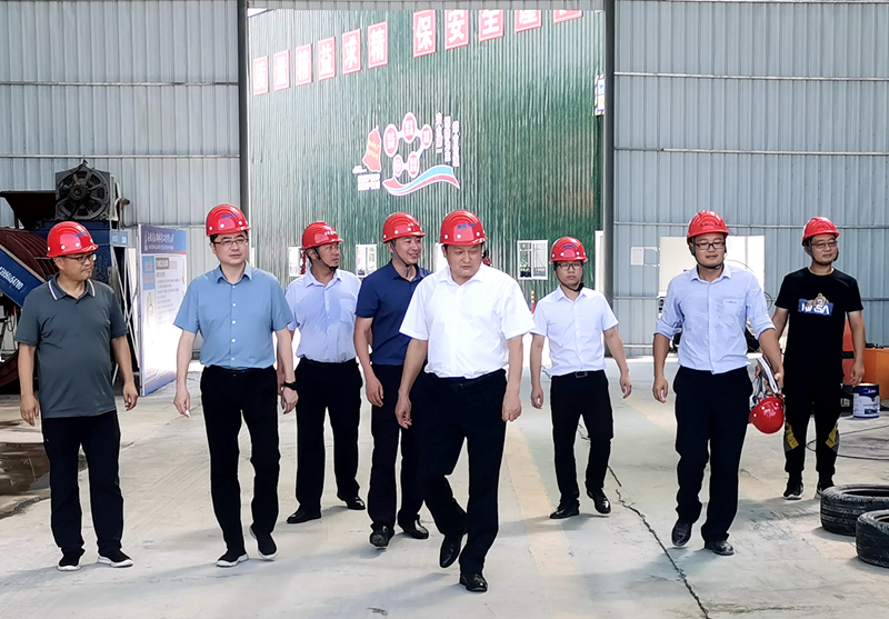 淮南市交通運輸局黨組書記、局長李輝到S16合周壽縣預(yù)制標(biāo)檢查指導(dǎo) - 副本